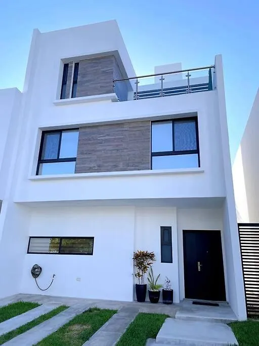 Hermosa Casa De 3 Pisos En Condominio De Lujo Playa Del Carmen Messico